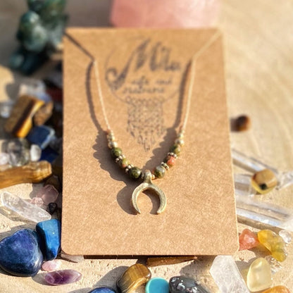 Filigrane Mondsichel Kette Milu Arts and Macrame